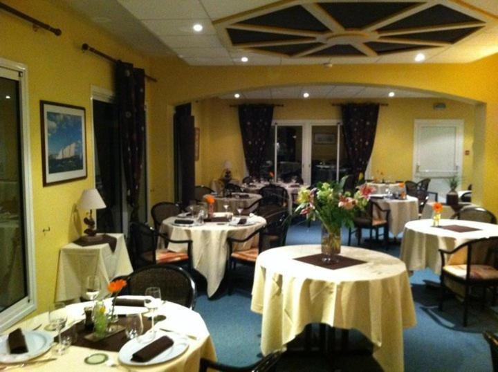 Logis Hotel De France Restaurant Le Lucullus มองต์มอริญอง ภายนอก รูปภาพ