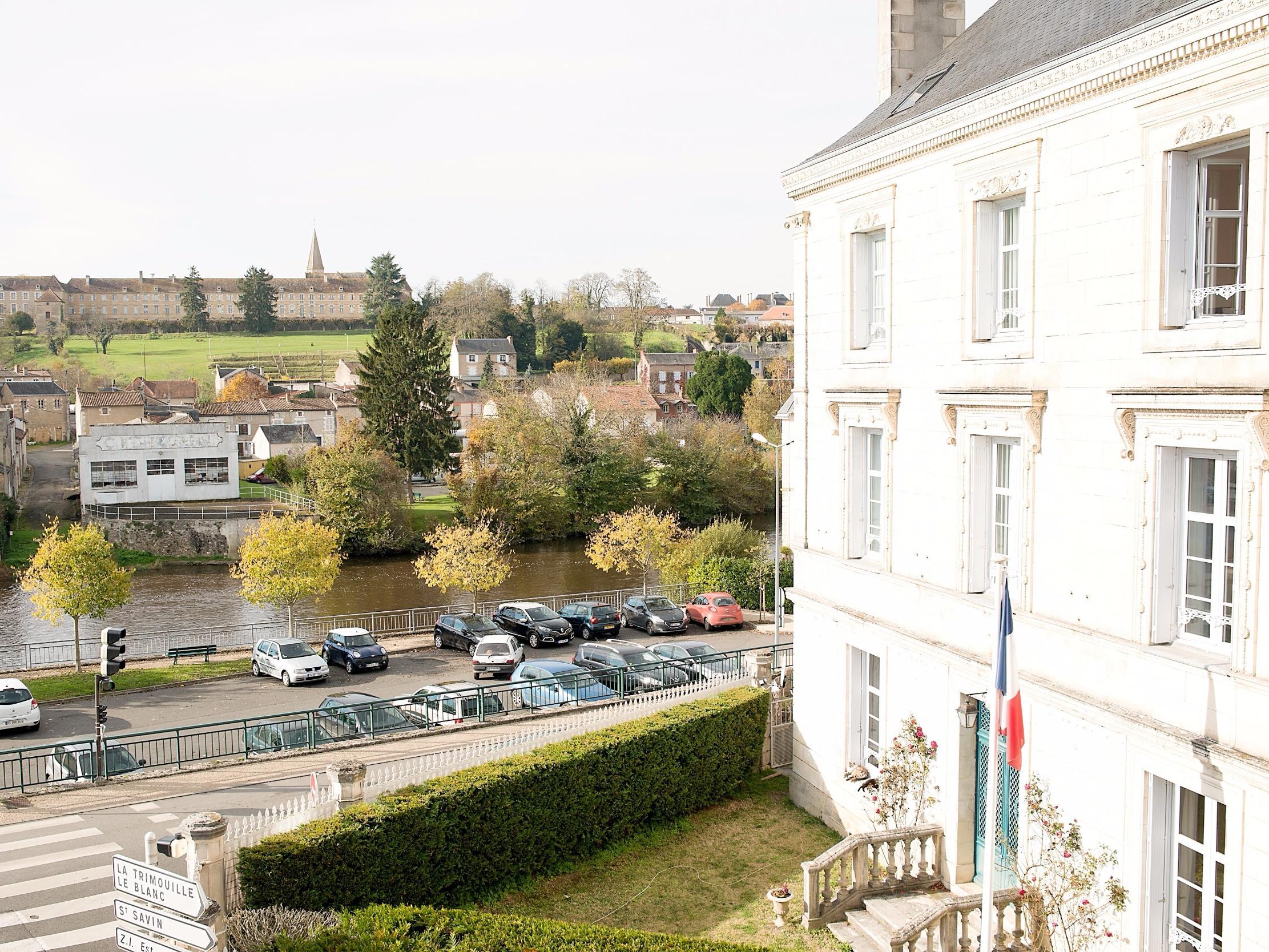Logis Hotel De France Restaurant Le Lucullus มองต์มอริญอง ภายนอก รูปภาพ