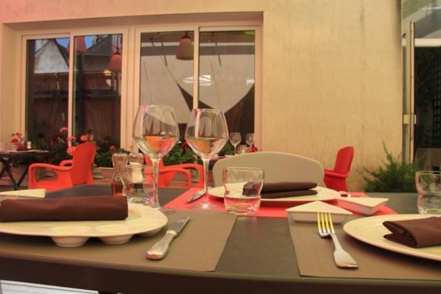 Logis Hotel De France Restaurant Le Lucullus มองต์มอริญอง ภายนอก รูปภาพ